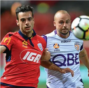  ?? PHOTO: DAVID MARIUZ/AAP ?? LOOKING FOR BETTER FINISH: Nikola Mileusnic (left) and Marc Warren of Perth Glory battle for the ball on Saturday night.