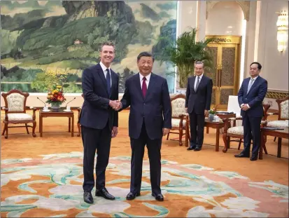  ?? OFFICE OF THE GOVERNOR OF CALIFORNIA VIA AP ?? California Gov. Gavin Newsom, left, meets with Chinese President Xi Jinping at the Great Hall of the People in Beijing on Oct. 25.