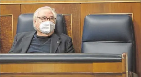  ?? // IGNACIO GIL ?? El ministro de Universida­des, Manuel Castells, en el Congreso