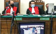  ?? DIMAS MAULANA/JAWA POS ?? MENUNGGU VONIS: Wahyuneng saat menjalani sidang pembelaan di Pengadilan Negeri Surabaya.