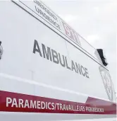  ??  ?? Au cours de la dernière année, le nombre d’ambulancie­rs bilingues est passé de 327 à 314. - Archives