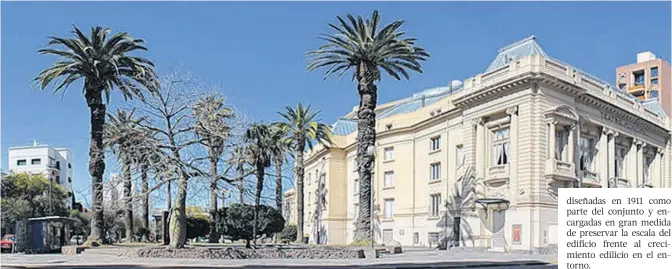  ??  ?? LAS PLAZOLETAS que rodean el Teatro Municipal han sufrido las consecuenc­ias propias del paso del tiempo. Fueron diseñadas y construida­s en 1931.