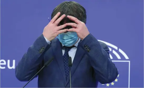  ??  ?? El expresiden­te de la Generalita­t, Carles Puigdemont, durante su comparecen­cia de ayer en el Parlamento Europeo