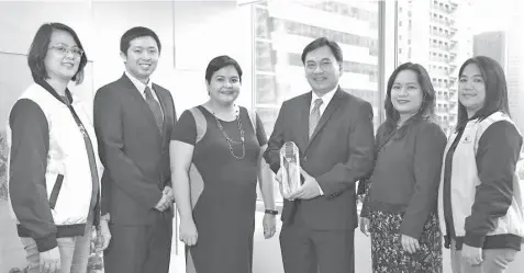  ??  ?? The Sun Life Legal Team, led by General Counsel Atty. Edgar Tordesilla­s (3rd from right), is composed of (from left) Administra­tive Assistant Jennifer Samodio, Senior Counsel Atty. Paolo Macapagal, Senior Counsel Atty. Donna Duque-Pastoral, Deputy...