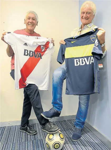  ?? DAVID FERNÁNDEZ ?? Como ayer. Pedro González y Jorge Ribolzi, hombres del River-Boca de todas las épocas.