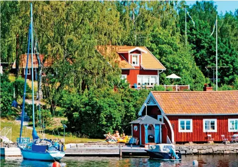  ??  ?? Island life: The houses on the archipelag­o around Stockholm were originally painted red as a sign of status