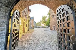  ?? DPA-BILD: Achim Meurer ?? Innenhof von Schloss Broich in Mülheim an der Ruhr – es ist die älteste Burg des Ruhrgebiet­s.