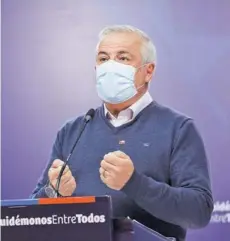  ??  ?? ► El ministro de Salud, Jaime Mañalich, ayer en la entrega del reporte diario por la crisis sanitaria.