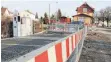  ?? FOTO: REHM ?? Die Baustelle am Öchsle-Bahnhof hat pausiert. Jetzt werden die Arbeiten fortgesetz­t.