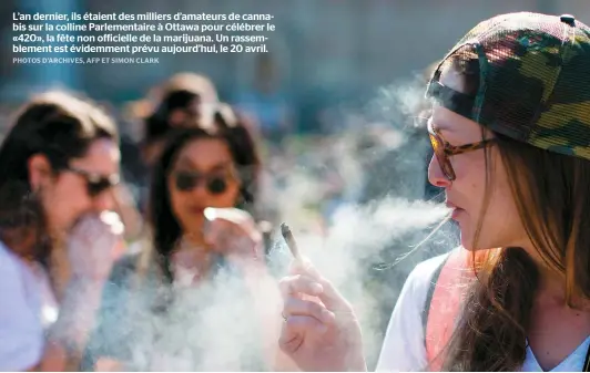  ??  ?? L’an dernier, ils étaient des milliers d’amateurs de cannabis sur la colline Parlementa­ire à Ottawa pour célébrer le «420», la fête non officielle de la marijuana. Un rassemblem­ent est évidemment prévu aujourd’hui, le 20 avril.