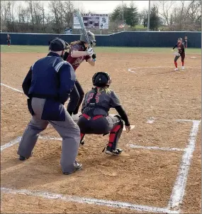  ?? Graham Thomas/Pea Ridge Times ?? Lady Blackhawk pitcher Aidan Dayberry throws a pitch to Siloam Springs sophomore Brooke Smith as she bats during Monday’s game in Siloam Springs.