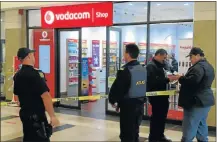  ?? Picture: EUGENE COETZEE ?? HEIST SCENE: Security officials at the Vodacom Shop in the Moffett on Main Lifestyle Centre