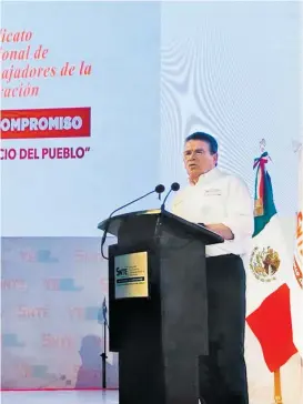  ??  ?? Juan Díaz de la Torre recibió el apoyo de 3 mil 689 asistentes al Congreso.