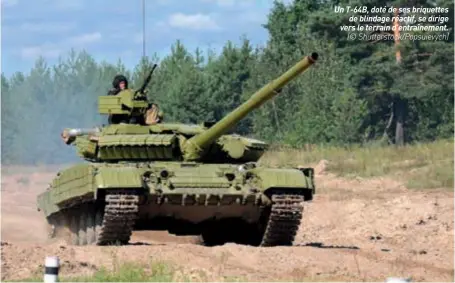  ?? (© Shuttersto­ck/popsuievyc­h) ?? Un T-64B, doté de ses briquettes de blindage réactif, se dirige vers le terrain d’entraîneme­nt.