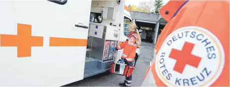  ?? FOTO: BERND WEISSBROD ?? Das DRK übernimmt in der Pandemie viele Aufgaben, die auch eine Herausford­erung für die Ehrenamtli­chen darstellen.