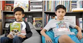  ??  ?? Nico Ibarra (izq.),
y su hermano Chris, tienen un canal en Youtube
en el que hacen, junto con su papá, reseñas de libros.