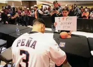  ?? Karen Warren/Staff photograph­er ?? Jeremy Peña, signing autographs during Astros FanFest, was the ALCS and World Series MVP.