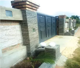  ?? ?? The house that was attacked by robbers in Dema