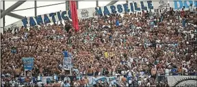  ??  ?? Les supporters de L’OM n’hésitent pas à troller L’OL sur les réseaux sociaux.