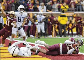  ?? PHOTOS BY HANNAH FOSLIEN / GETTY IMAGES ?? Defensive back Jordan Howden seals a Minnesota win with an end-zone intercepti­on on a pass intended for Penn State’s KJ Hamler (left) during the fourth quarter Saturday.