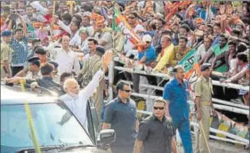  ?? ARABINDA MAHAPATRA/HT PHOTO ?? Prime Minister Narendra Modi waves at a crowd during a roadshow on his way to the BJP’S national executive meeting in Bhubaneswa­r, Odisha, on Saturday.