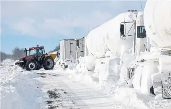  ?? GLENN OGILVIE THE CANADIAN PRESS
FILE PHOTO ?? The 2010 snowstorm produced whiteout conditions and saw more than 40 centimetre­s of snow near Sarnia, stranding hundreds of motorists and prompting a state of emergency.