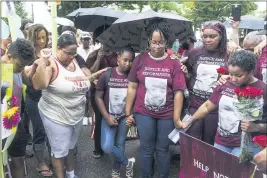  ?? DANIEL SANGJIB MIN — RICHMOND TIMES-DISPATCH FILE ?? Family members of Marcus-David Peters and others pray after a march for Peters in front of Richmond Police Headquarte­rs in Richmond, Va.