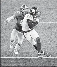  ?? AP/PETER MORGAN ?? Pittsburgh Steelers wide receiver Cobi Hamilton (Arkansas Razorbacks) catches a second-quarter touchdown pass Friday night in front of New York Giants defensive back Valentino Blake in the Steelers’ 20-12 exhibition victory in East Rutherford, N.J.