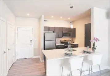  ??  ?? The bright interior space of an apartment at Bruns Realty’s netzero Village in Schenectad­y.