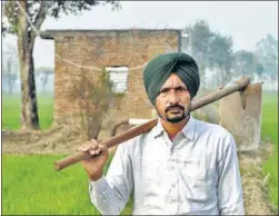  ?? BHARAT BHUSHAN/HT PHOTO ?? Farmer Gurdhian Singh in his wheat field in Patiala