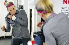  ?? ED KAISER/EDMONTON JOURNAL ?? Jelena Mrdjenovic­h trains ahead of Saturday’s WBC/WBA unificatio­n bout against Edith Soledad Matthysse in Buenos Aires, Argentina.