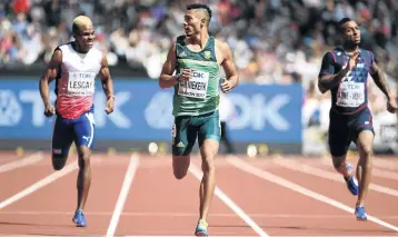  ?? / JEWEL SAMAD / AFP ?? Wayde van Niekerk is eager to come out first on the bend when he lines up in the IAAF World Championsh­ips 400m final tonight.