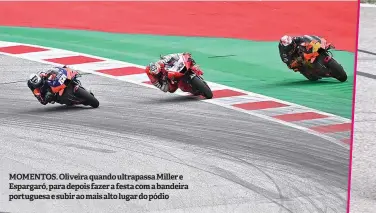  ?? PILOTO PORTUGUÊS BRILHA NO MUNDIAL ?? MOMENTOS. Oliveira quando ultrapassa Miller e Espargaró, para depois fazer a festa com a bandeira portuguesa e subir ao mais alto lugar do pódio