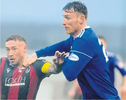  ?? Photograph­s by Kath Flannery ?? Craig Thompson, left, challengin­g Rory McAllister.