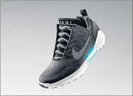 Nike crea las zapatillas que se abrochan solas, 'Regreso al futuro - PressReader
