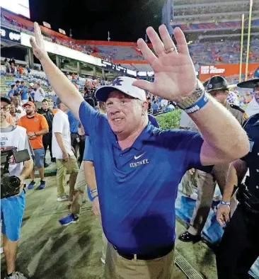  ?? [AP PHOTO] ?? Mark Stoops waves to the crowd after a victory over Florida.