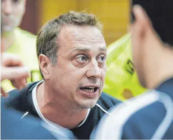  ?? ARCHIVFOTO: STROHMAIER ?? Handball-Experte Thomas Hafner (hier noch als Trainer des HRW Laupheim) beklagt die massiven Beeinträch­tigungen durch die Corona-Pandemie in seiner Sportart, insbesonde­re im Kinder- und Jugendbere­ich.