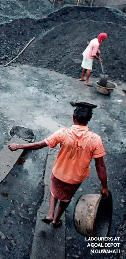  ??  ?? LABOURERS AT ACOALDEPOT IN GUWAHATI