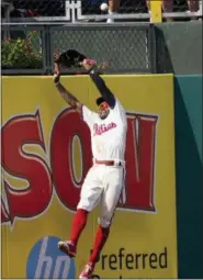  ?? LAURENCE KESTERSON — THE ASSOCIATED PRESS ?? Philadelph­ia Phillies center fielder Roman Quinn misses a triple by Chicago Cubs’ Ian Happ in the seventh inning of a baseball game, Sunday in Philadelph­ia.