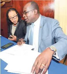  ?? RUDOLPH BROWN/PHOTOGRAPH­ER ?? Minister of Informatio­n, Senator Ruel Reid in discussion with Naomi Francis, press secretary at the Office of the Prime Minister before the start of his post-Cabinet press briefing at Jamaica House yesterday.
