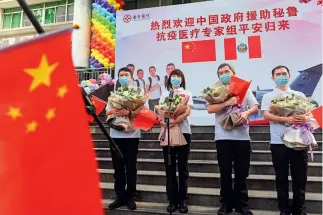  ??  ?? 24 de junio de 2020. El grupo médico de expertos asignado por el Gobierno chino a Perú termina la cuarentena y regresa al Hospital Nanfang de la Universida­d de Medicina del Sur de Guangzhou, provincia de Guangdong.