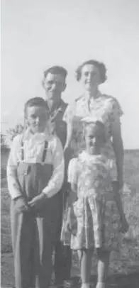  ??  ?? Florentine and Honoré Bériault with their two children, Emmanuel and Eveline, in 1956.