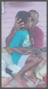  ?? Picture SERAFINA SILAITOGA ?? Nemani Valeniyasa­na hugs his grandchild at their house in Bulileka.