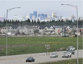  ?? ED KAISER/POSTMEDIA NEWS ?? Canadian households and builders have overwhelmi­ngly favoured suburbs over neighbourh­oods in the urban core.