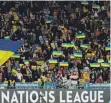  ?? FOTO: DPA ?? Mit Abstand und Maske verfolgten die Fans das Spiel in Kiew.