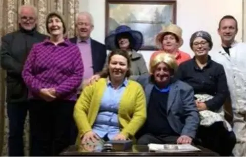  ??  ?? The cast of the Greenore Drama Group’s forthcomin­g production of ‘Separate Beds’ which will take to the stage in the Assembly Rooms, Greenore on Friday November 9 at 8p.m.