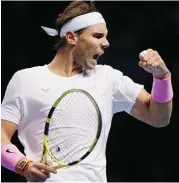  ?? AP PHOTO/KIRSTY WIGGLESWOR­TH ?? MENTALITAS JUARA: Rafael Nadal merayakan salah satu poinnya ketika menghadapi Daniil Medvedev di ajang ATP Finals di O2 Arena, London, dini hari kemarin (14/11).