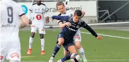  ??  ?? GLIPP: Joakim Våge Nilsen glapp i markeringe­n ved Arendals scoring.