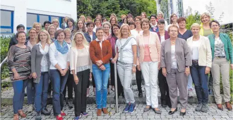  ?? FOTO: VERWALTUNG ?? Bürgermeis­terin Doris Schröter (rechts) zeigt ihren Amtskolleg­innen aus Baden-Württember­g die schönen Seiten von Bad Saulgau.