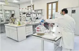  ?? EL PERIÓDICO ?? Laboratori­o en el que se realizan las tareas de control de la contaminac­ión.